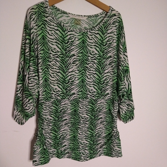 Peter Nygard Medium Petite Zebra Green Top - Picture 2 of 4